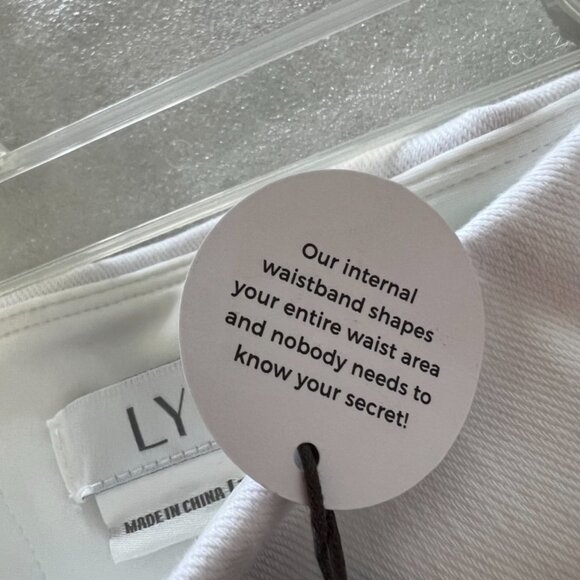 Lyssé Pull-on White Denim Stretchy Jeans Size M - NEW WITH TAGS - Picture 5 of 11